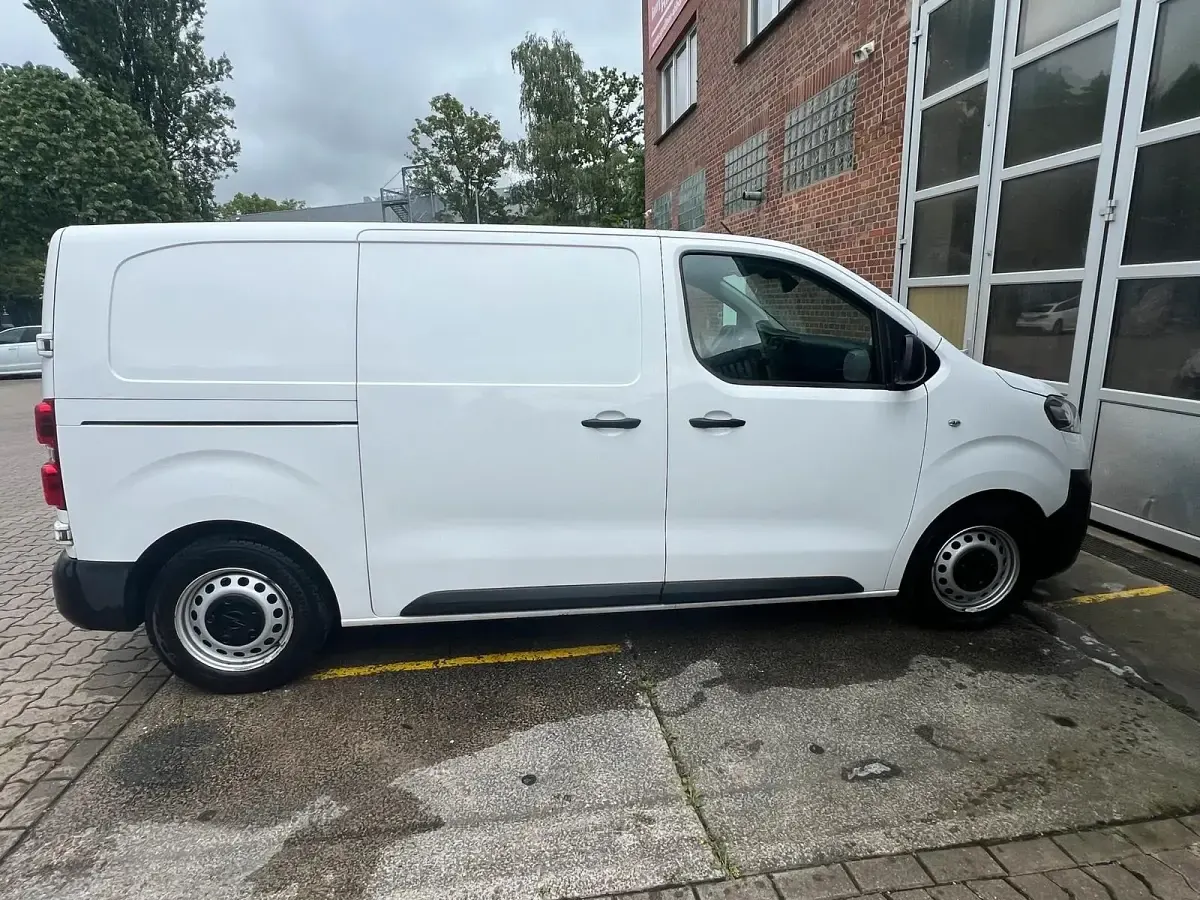 Gebraucht Opel Vivaro-e Combi 102 PS (75 kW) 2021 Weiß Van / Kleinbus