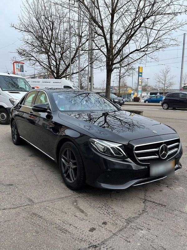 Gebraucht Mercedes E220 194 PS (142 kW) 2019 Schwarz Limousine