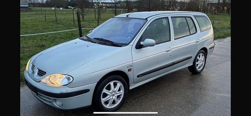Gebraucht Renault Mégane Authentique 107 PS (78 kW) 2001 Silber Limousine