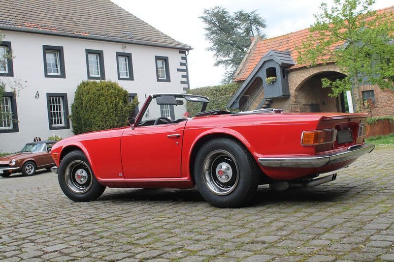 Rot Gebraucht 1971 Triumph TR6 Cabrio | 27.900 € - Bild 1/4