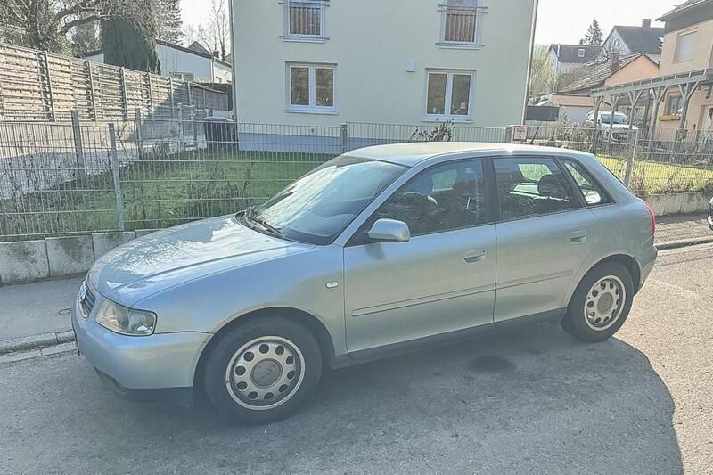 Blau Gebraucht 2001 Audi A3 Ambition Kleinwagen | 1.400 € (Fairer Preis) - Bild 1/4