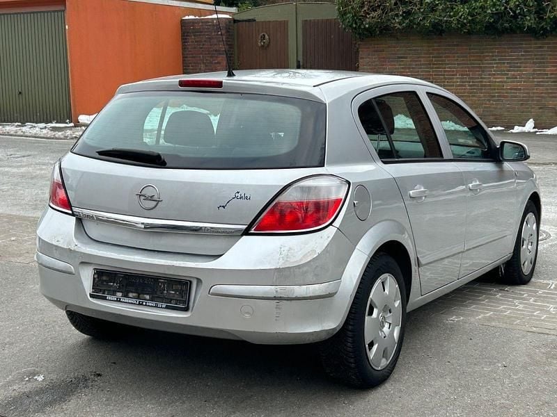 Gebraucht Opel Astra Edition 105 PS (77 kW) 2006 Silber Limousine