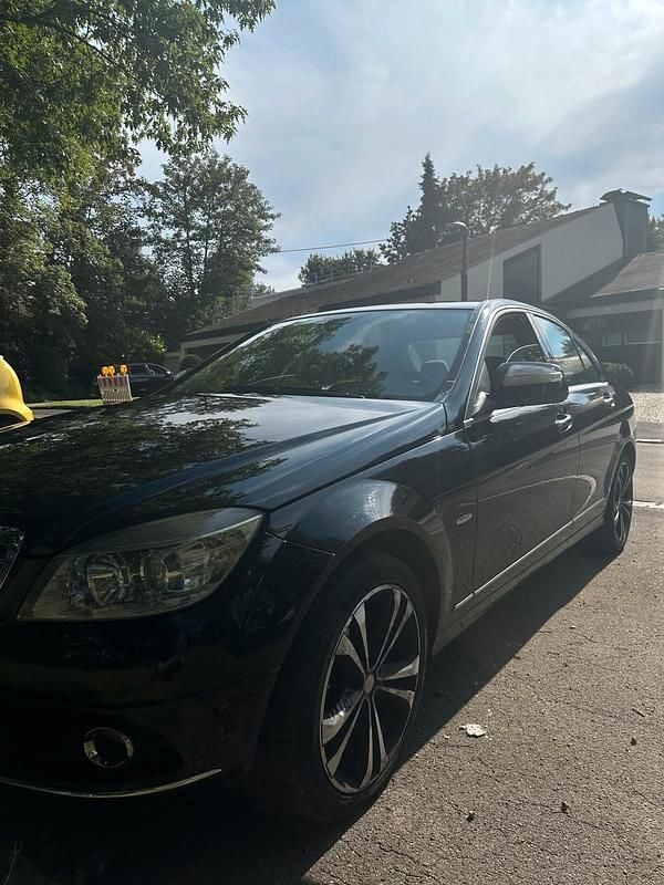 Schwarz Gebraucht 2025 Mercedes C200 Limousine | 4.400 € - Bild 1/4