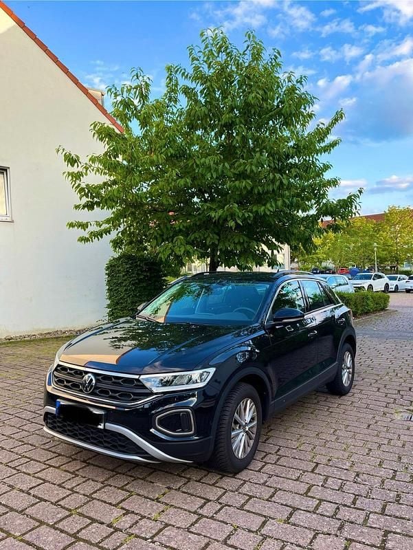 Schwarz Gebraucht 2024 VW T-Roc Life SUV | 23.000 € (Guter Preis) - Bild 1/3