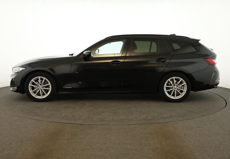 Gebraucht BMW 320 Advantage 190 PS (139 kW) 2022 Black sapphire metallic Kombi