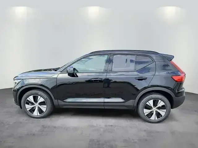 Neu Volvo XC40 Core 163 PS (119 kW) 2026 Crystal white SUV