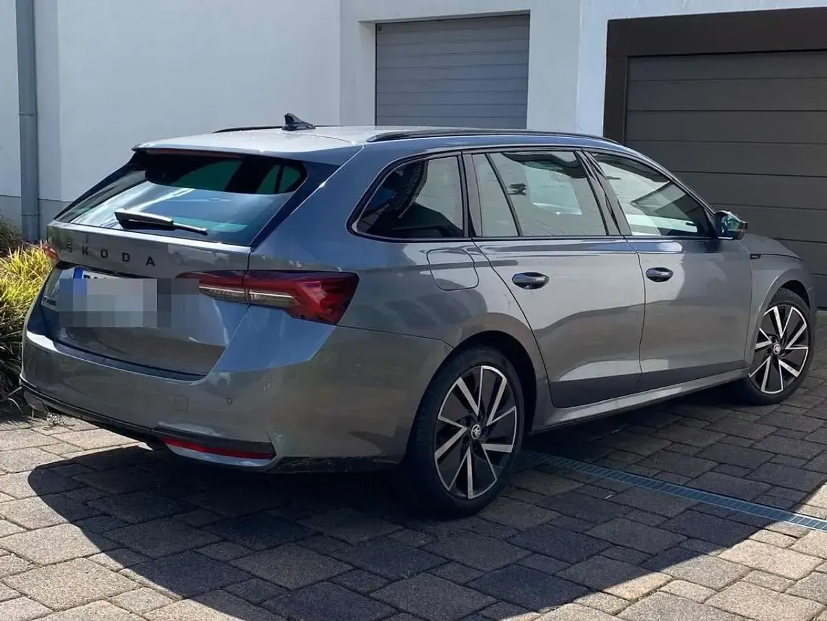 Gebraucht Skoda Octavia SportLine 150 PS (110 kW) 2024 Grau Kombi