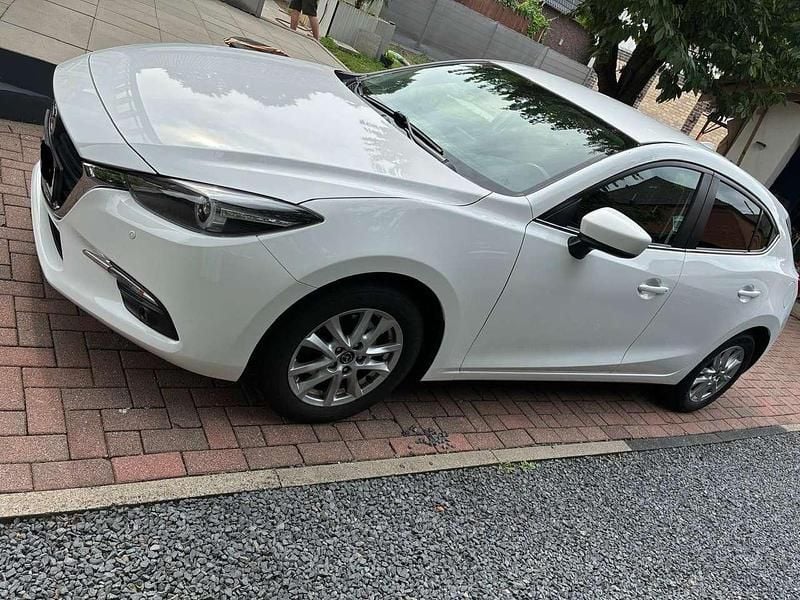 Weiß Gebraucht 2018 Mazda 3 Exclusive-Line Kleinwagen | 12.000 € (Superpreis) - Bild 1/4