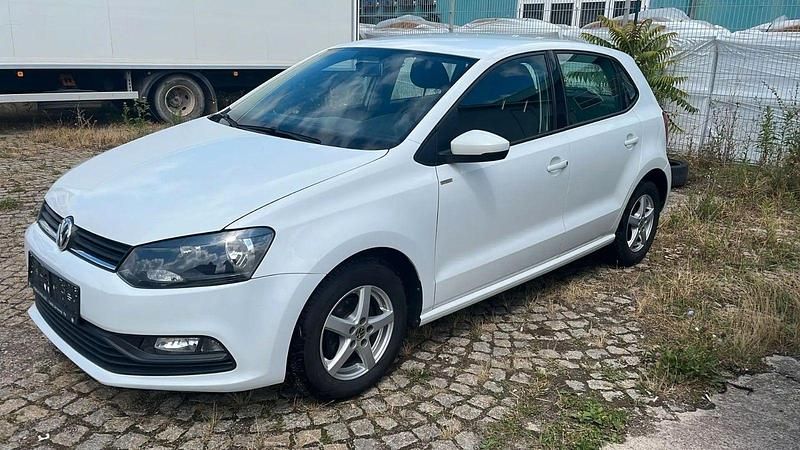 Weiß Gebraucht 2017 VW Polo Trendline Kleinwagen | 6.899 € (Etwas zu teuer) - Bild 1/4