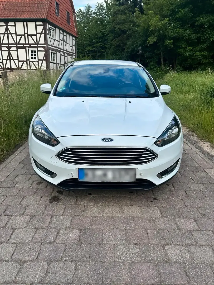 Gebraucht Ford Focus 115 PS (84 kW) 2015 Weiß Limousine