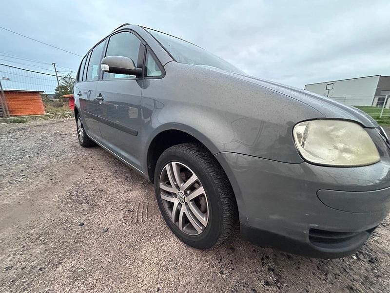 Grau Gebraucht 2004 VW Touran Van / Kleinbus | 950 € (Superpreis) - Bild 1/4