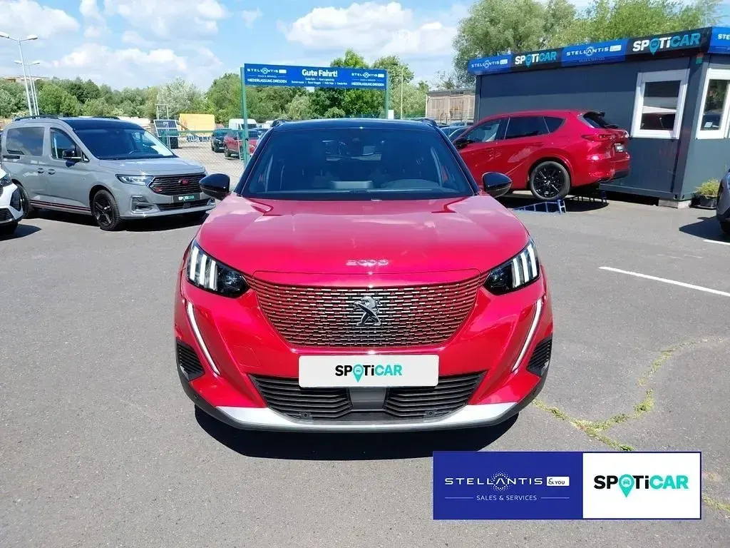 Gebraucht Peugeot e-2008 GT 100 kW (136 PS) 2023 Rot SUV