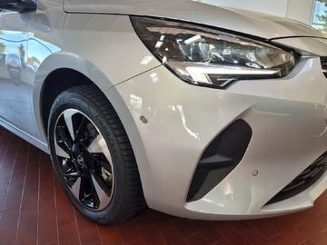 Gebraucht Opel Corsa-e Elegance 100 kW (136 PS) 2022 Aluminium silb/kristall silb Kleinwagen