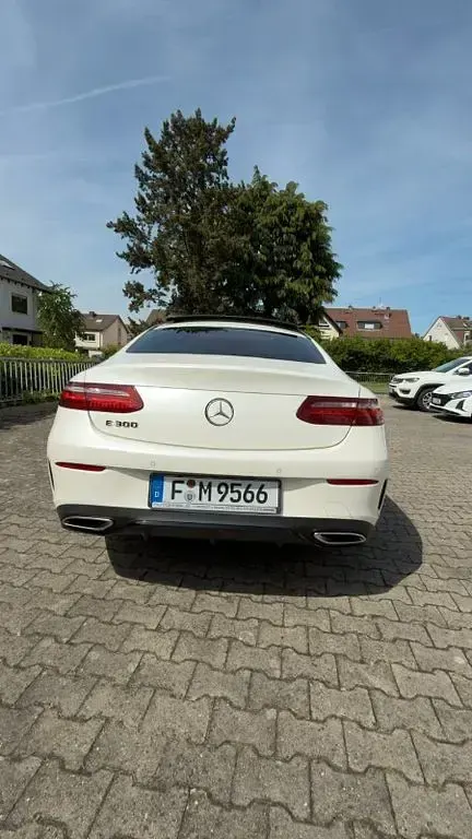 Gebraucht Mercedes E300 AMG line 245 PS (180 kW) 2017 Weiß Coupé