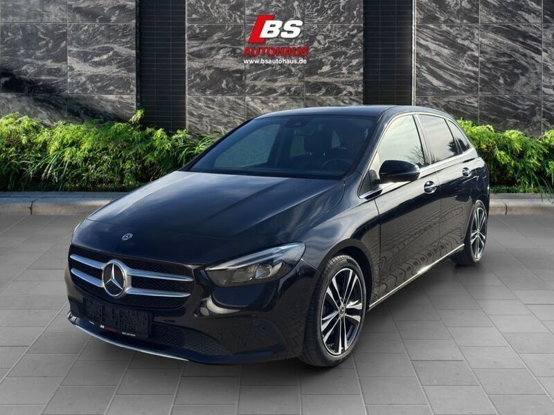 Nachtschwarz unilack Gebraucht 2020 Mercedes B220 Van / Kleinbus | 25.990 € (Fairer Preis) - Bild 1/4