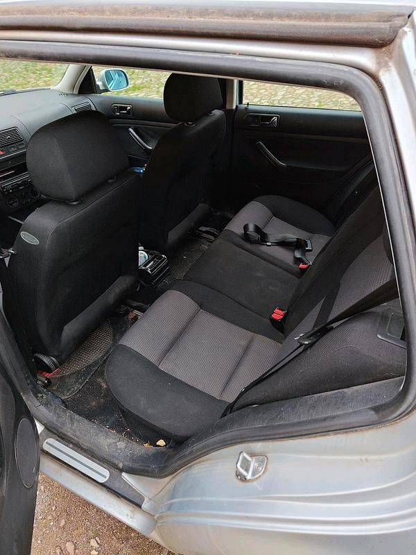 Silber Gebraucht 2000 VW Golf IV Limousine | 600 € (Superpreis) - Bild 1/4