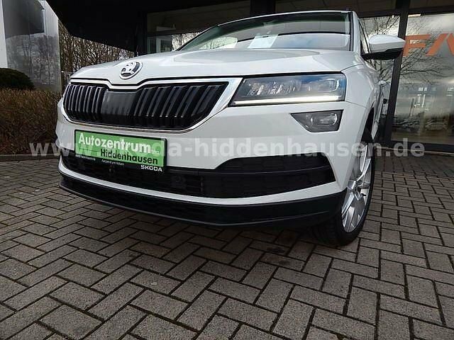 Gebraucht Skoda Karoq Style 150 PS (110 kW) 2018 Moonweiss perleffekt met. moonweiss perleffekt met. SUV