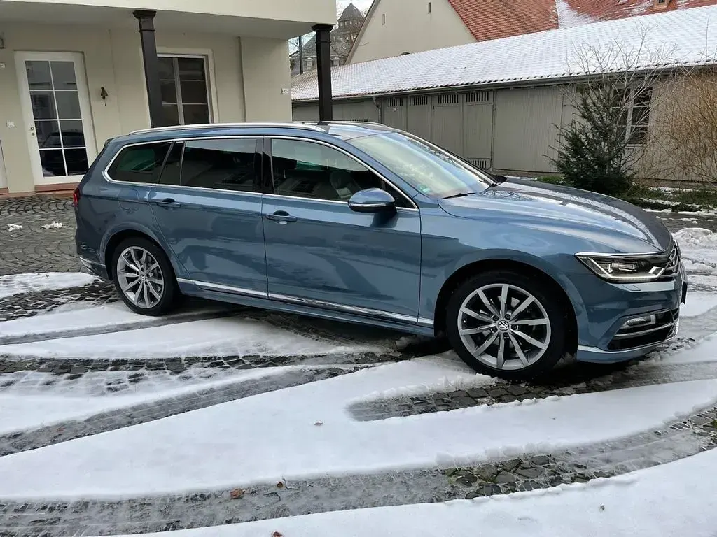 Gebraucht VW Passat Highline 220 PS (161 kW) 2016 Blau Kombi