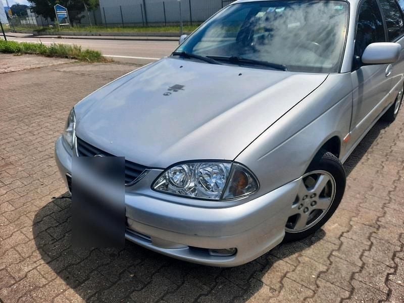 Silber Gebraucht 2001 Toyota Avensis Kombi | 1.000 € (Guter Preis) - Bild 1/4