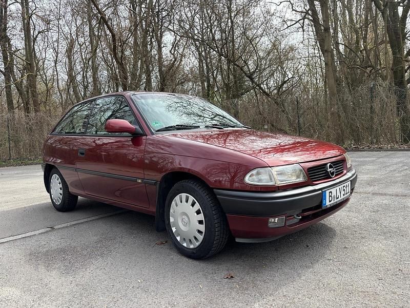 Gebraucht Opel Astra 100 PS (73 kW) 1995 Rot Kleinwagen