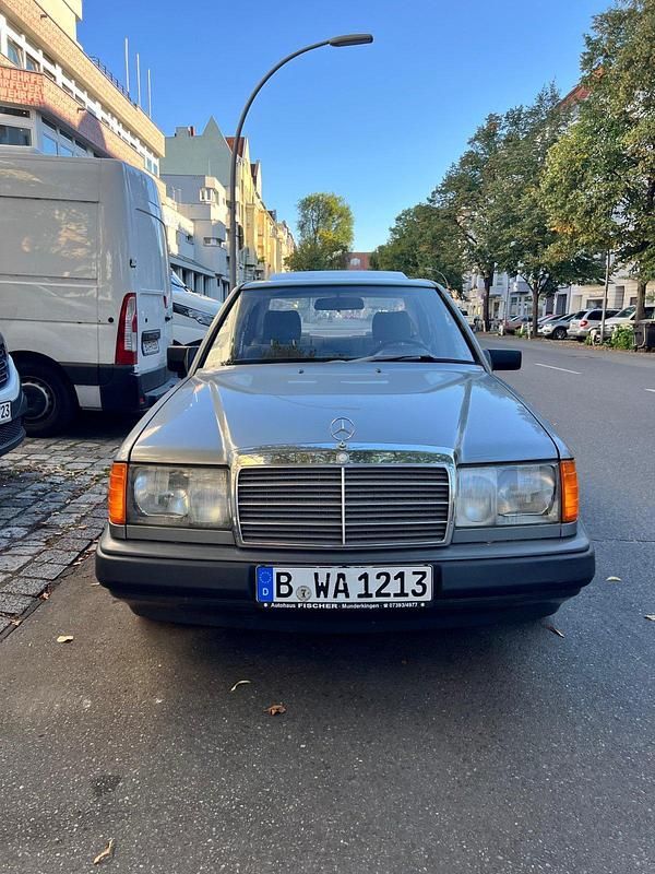 Grau Gebraucht 1989 Mercedes 200 Kleinwagen | 4.750 € - Bild 1/4