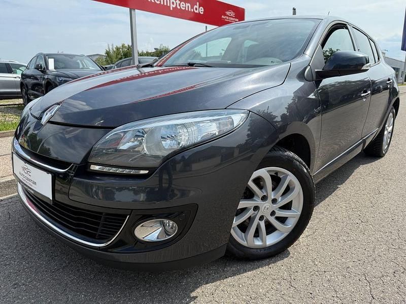 Grau Gebraucht 2014 Renault Mégane III Limousine | 5.900 € (Fairer Preis) - Bild 1/4