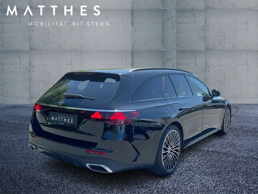 Gebraucht Mercedes E220 AMG 197 PS (144 kW) 2024 Schwarz Kombi