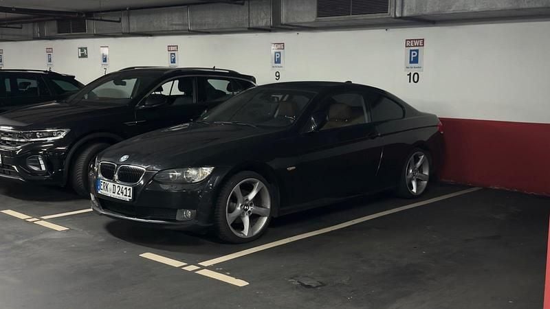 Gebraucht BMW 320 170 PS (125 kW) 2009 Schwarz Coupé