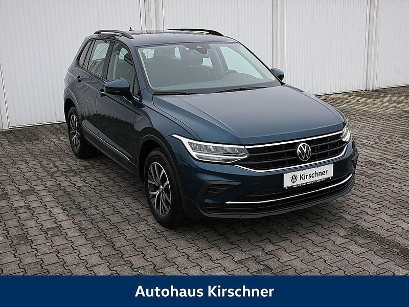 Gebraucht VW Tiguan Life 150 PS (110 kW) 2022 Blau SUV