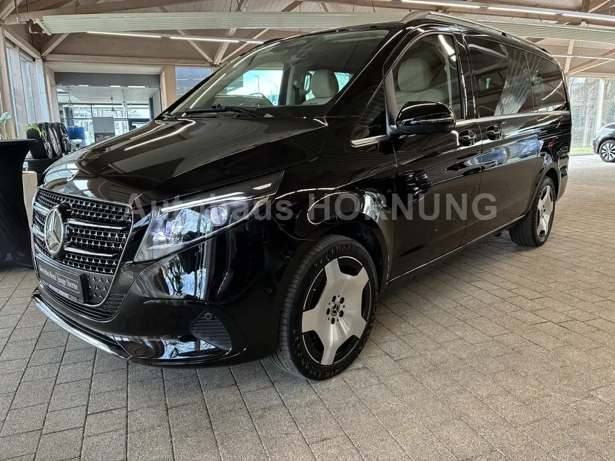 Gebraucht Mercedes V220 Avantgarde 163 PS (119 kW) 2025 Obsidianschwarz metallic Van / Kleinbus