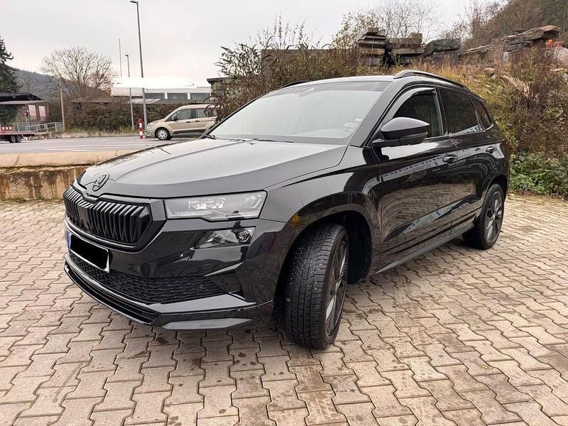 Schwarz Gebraucht 2022 Skoda Karoq Sport SUV | 24.500 € (Guter Preis) - Bild 1/4