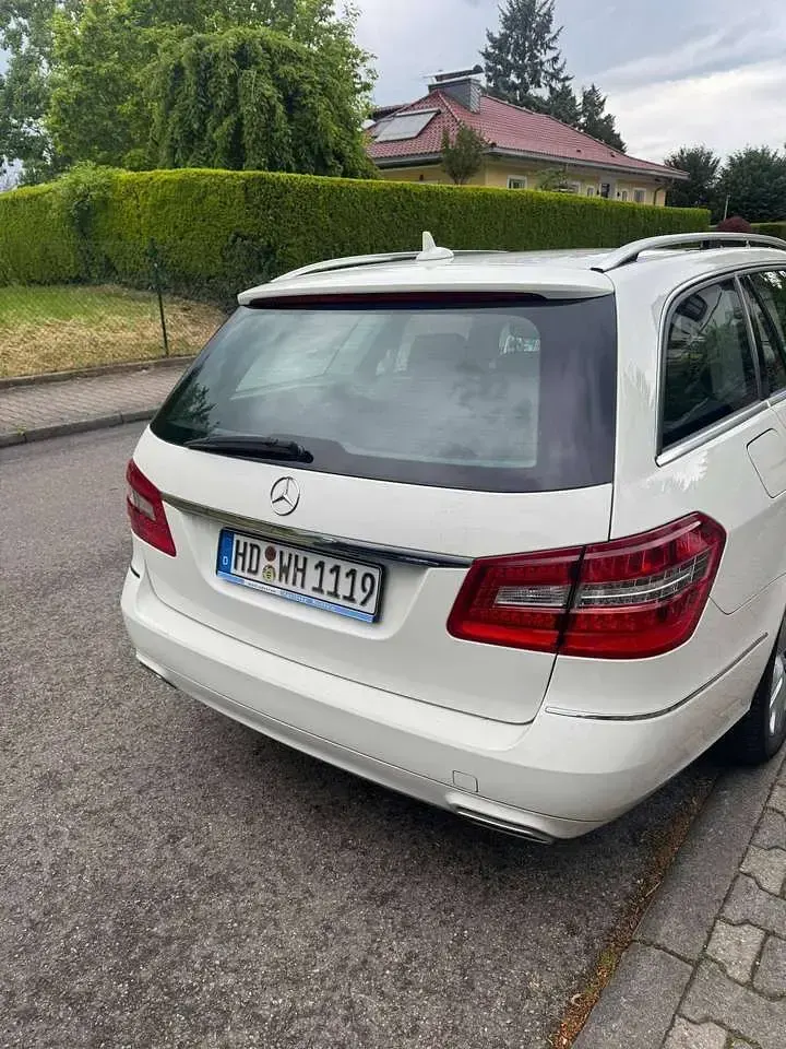 Gebraucht Mercedes E250 Avantgarde 204 PS (150 kW) 2011 Weiß Kombi