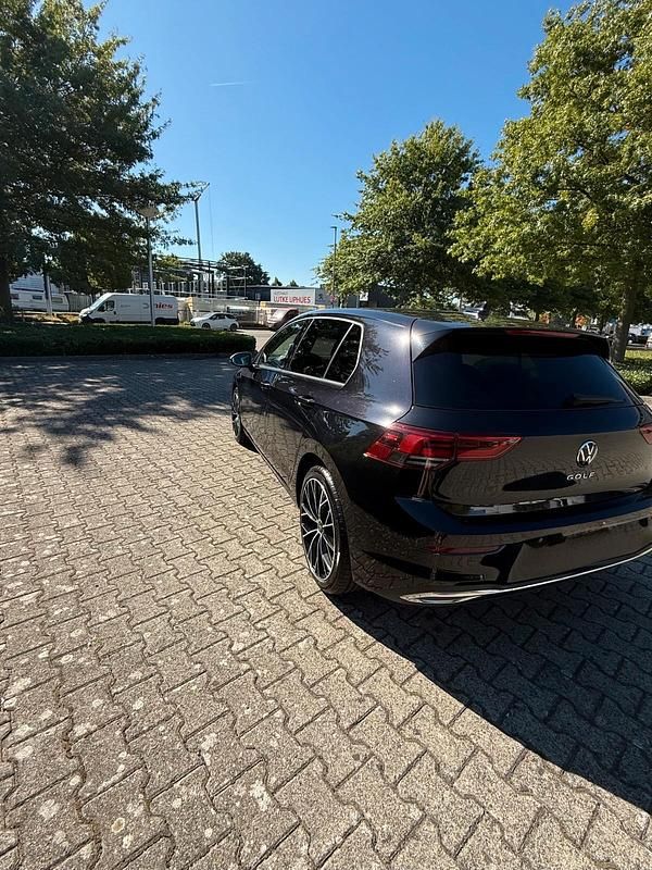 Gebraucht VW Golf VIII Active 130 PS (95 kW) 2021 Schwarz Kombi