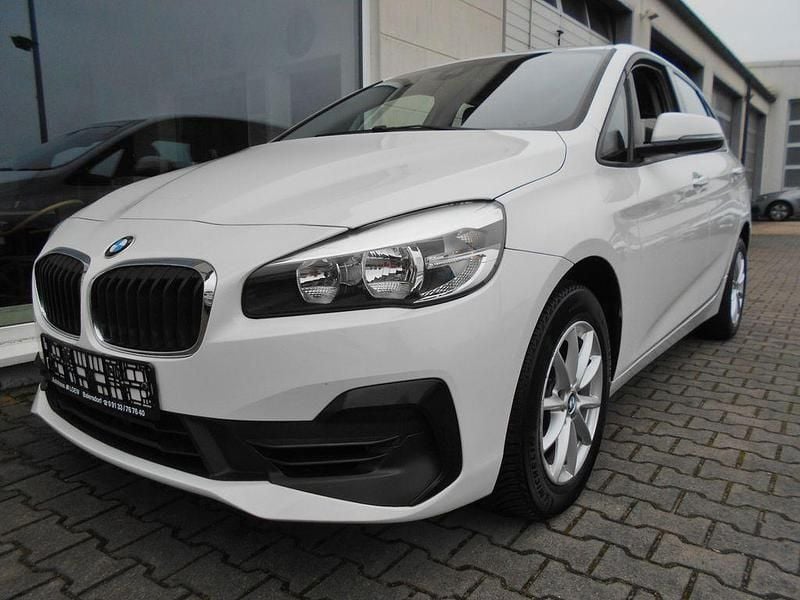 Weiß Gebraucht 2018 BMW 218 Active Tourer Van / Kleinbus | 10.999 € (Superpreis) - Bild 1/4