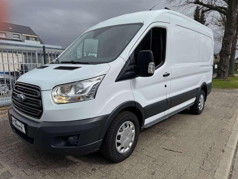 Gebraucht Ford Transit Trend 170 PS (125 kW) 2018 Weiß Van / Kleinbus