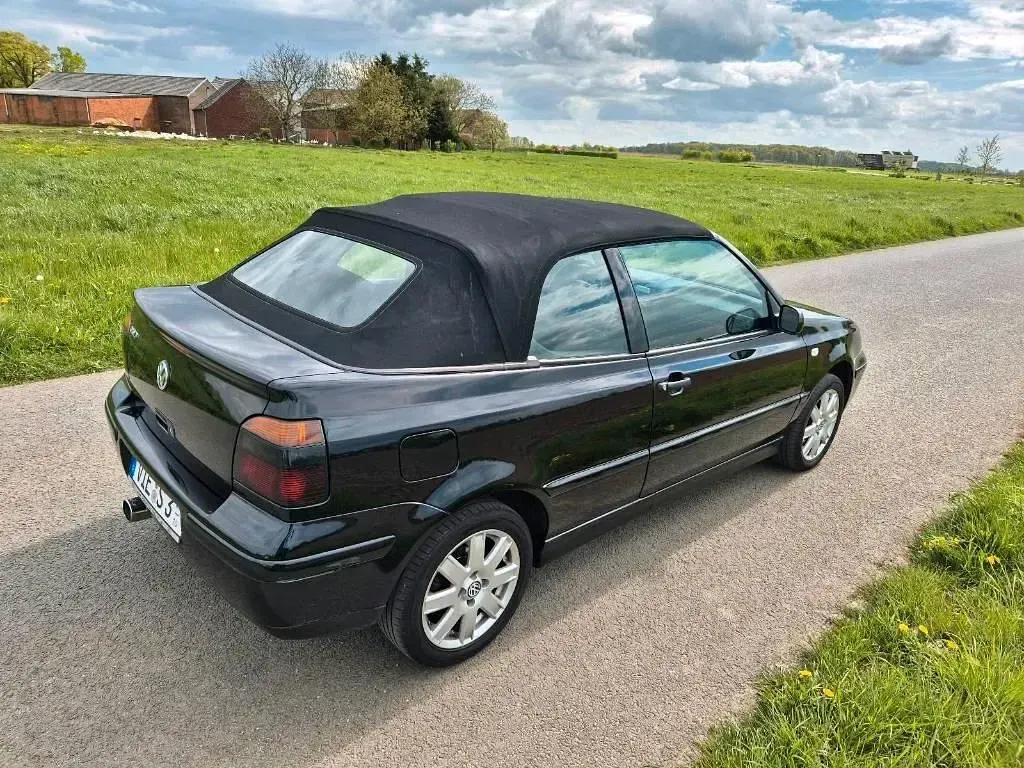 Gebraucht VW Golf Conceptline 116 PS (85 kW) 2002 Schwarz Cabrio