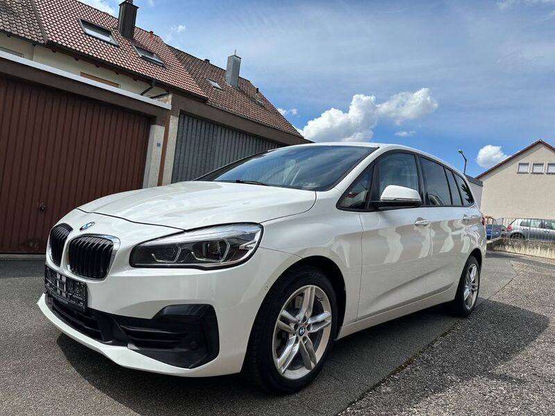 Weiß Gebraucht 2021 BMW 218 Gran Tourer Performance Van / Kleinbus | 16.400 € (Guter Preis) - Bild 1/4