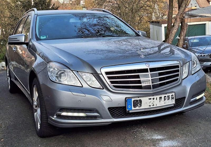 Gebraucht Mercedes E250 Elegance 204 PS (150 kW) 2012 Silber Kombi