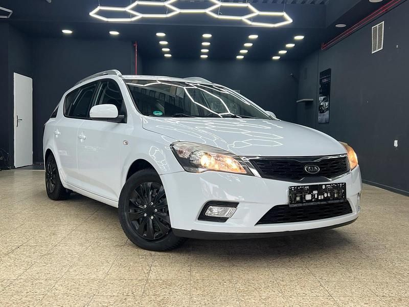 Gebraucht Kia Ceed 90 PS (66 kW) 2010 Weiß Kleinwagen