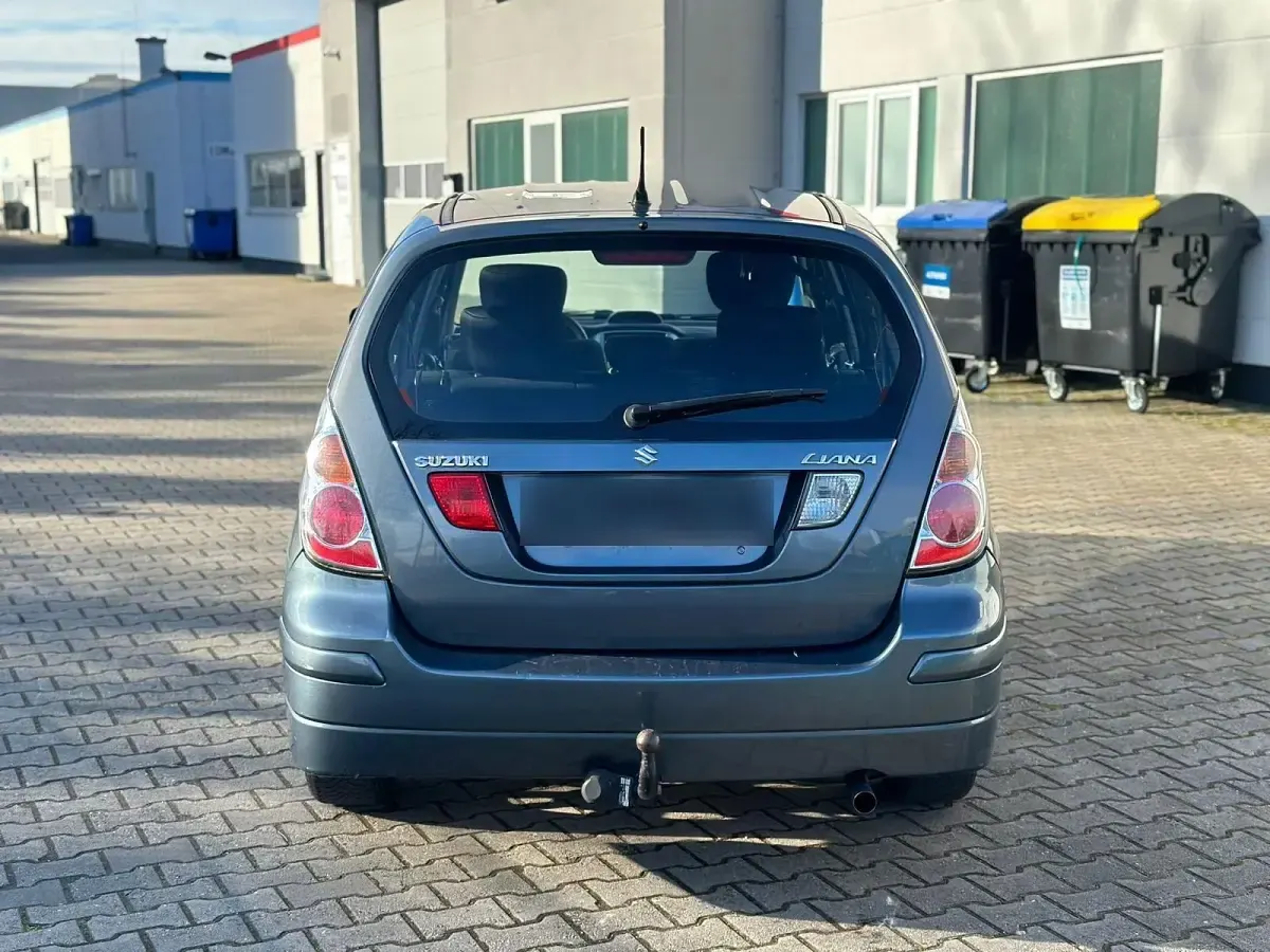 Gebraucht Suzuki Liana 106 PS (77 kW) 2008 Silber Limousine