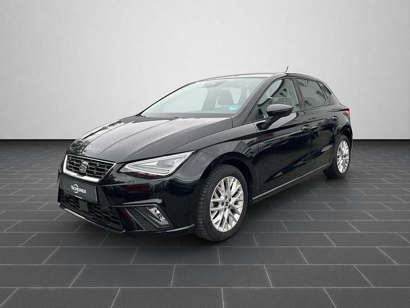 Midnight schwarz metallic (metallic) Gebraucht 2024 Seat Ibiza FR-Line Limousine | 19.395 € (Fairer Preis) - Bild 1/4