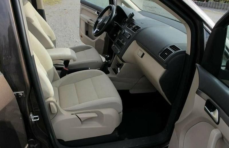 Gebraucht VW Touran 105 PS (77 kW) 2011 Braun Van / Kleinbus