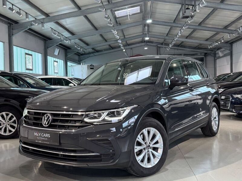 Grau Gebraucht 2021 VW Tiguan SUV | 24.980 € (Guter Preis) - Bild 1/4