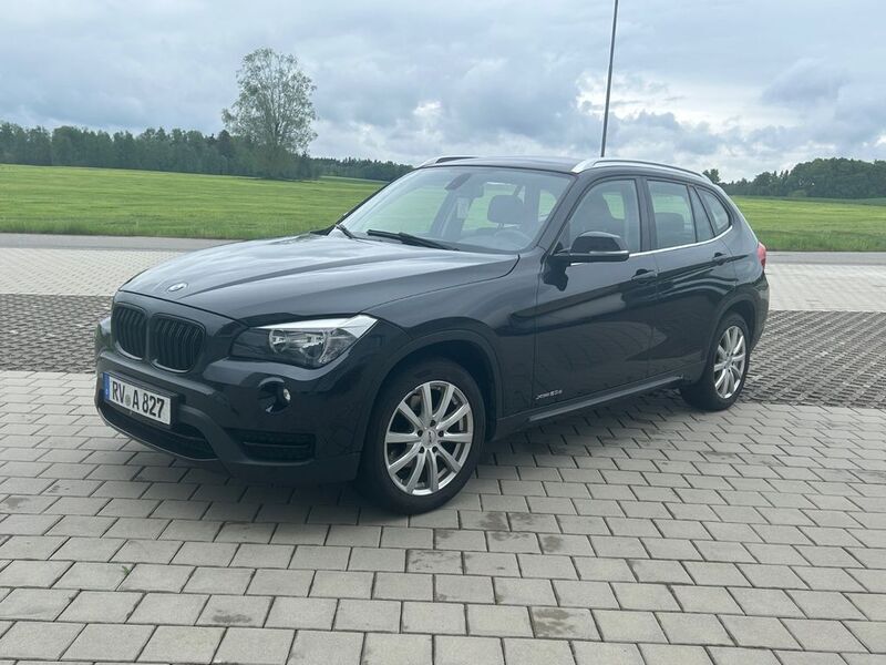 Schwarz Gebraucht 2013 BMW X1 Sport Line SUV | 6.800 € (Superpreis) - Bild 1/4