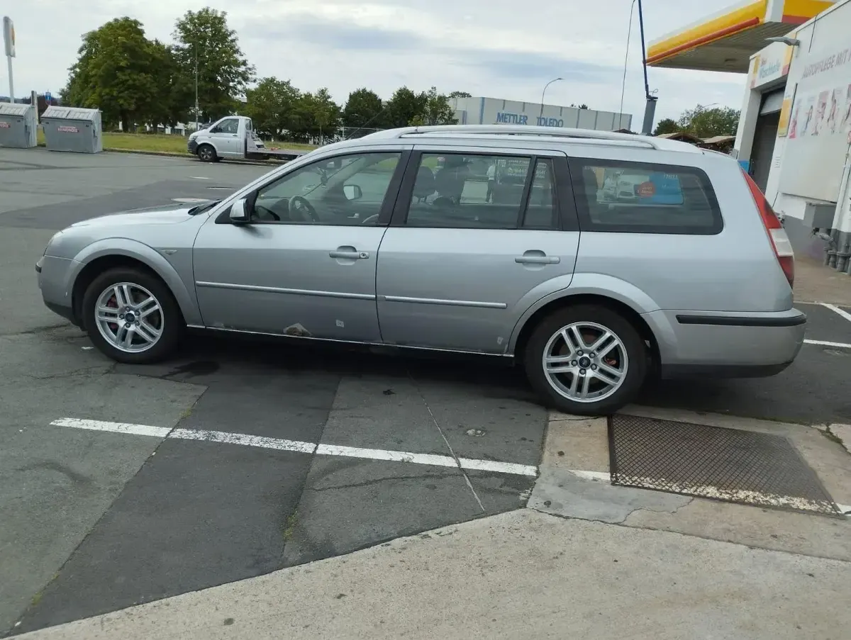 Gebraucht Ford Mondeo Ghia 131 PS (96 kW) 2003 Grau Kombi