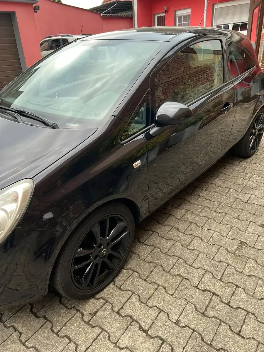 Używany Opel Corsa 80 KM (58 kW) 2010 Czarny Hatchback