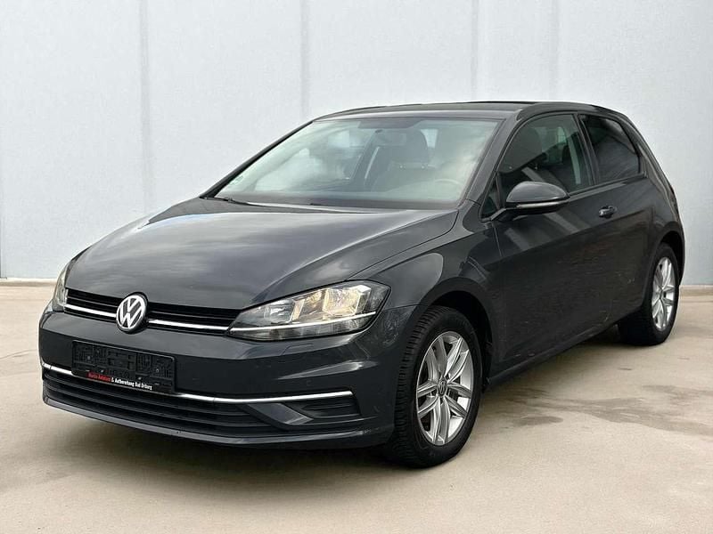 Grau Gebraucht 2017 VW Golf VII Comfortline Kleinwagen | 10.550 € (Guter Preis) - Bild 1/4