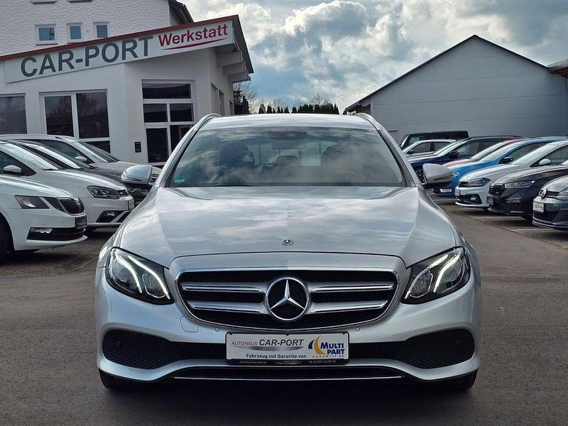 Gebraucht Mercedes E220 194 PS (142 kW) 2017 Silber Limousine