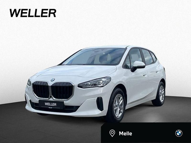 Alpinweiss iii (weiß) Gebraucht 2023 BMW 218 Active Tourer Comfort Edition Van / Kleinbus | 23.950 € (Fairer Preis) - Bild 1/4