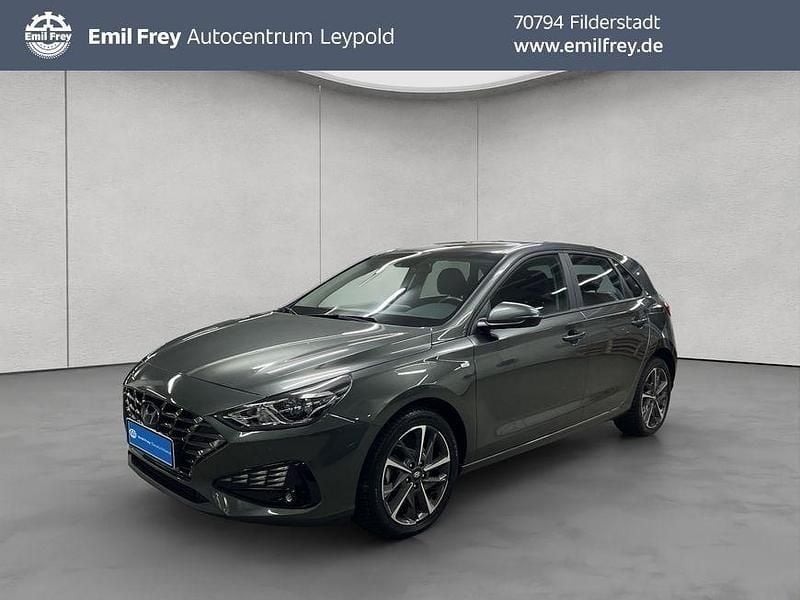Grau Gebraucht 2023 Hyundai i30 Pure Limousine | 16.890 € (Fairer Preis) - Bild 1/4